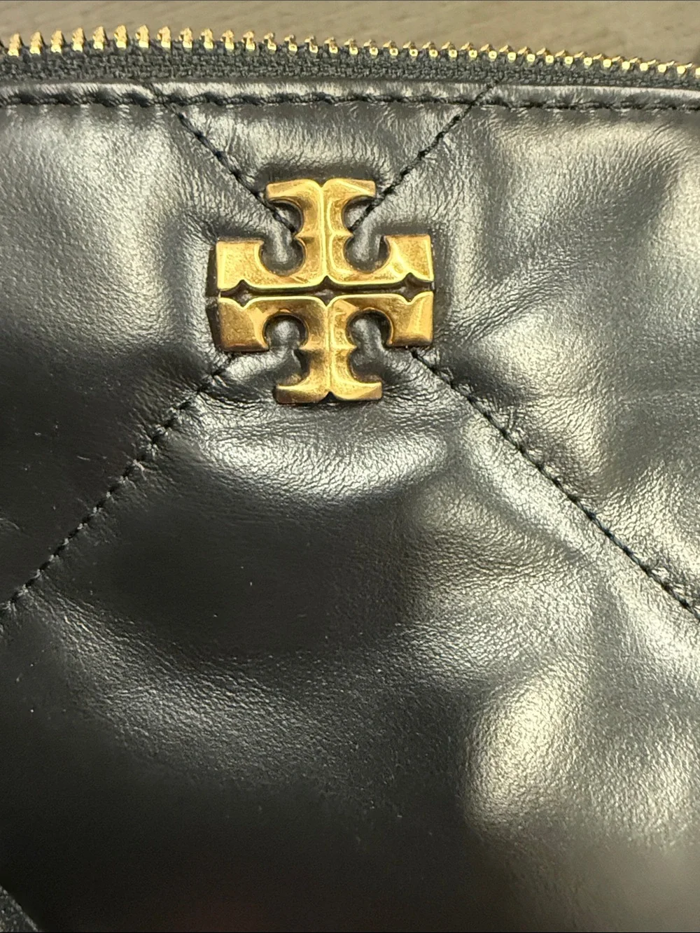 Tory Burch Black Quilted Leather Shoulder Bag with Gold Logo - Picture 4 of 4